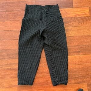 BOOTY BY BRABANTS Textured Capri Black Leggings